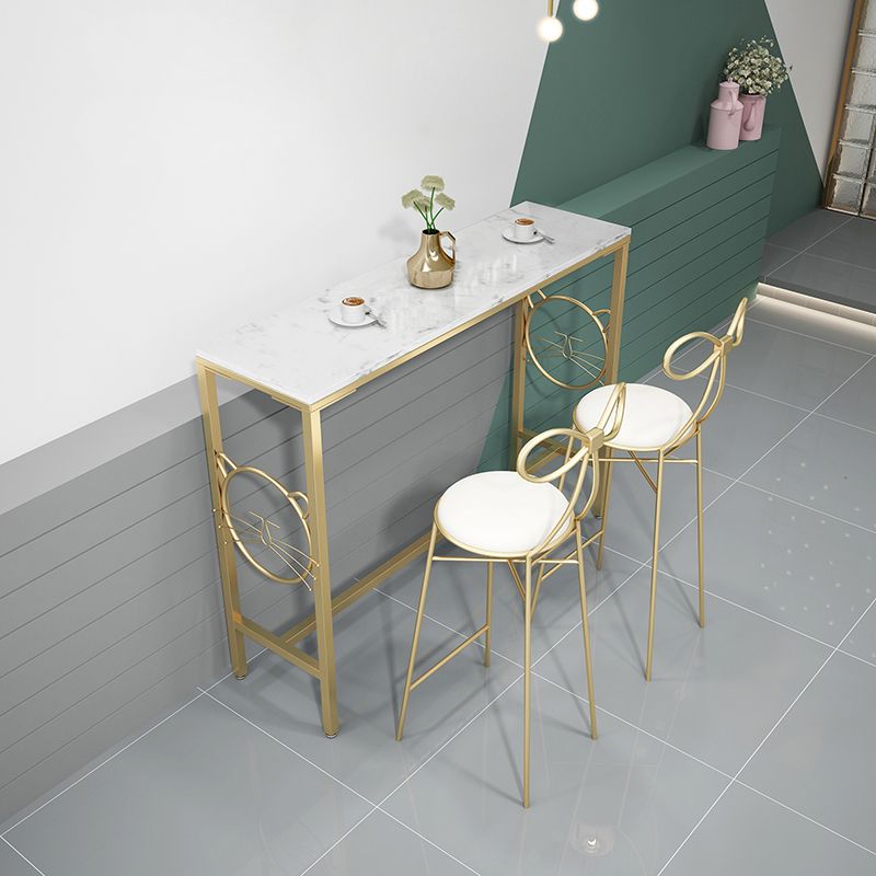 Table de pub à hauteur de barre intérieure en métal avec une base de chevalet de style glamour avec chevalet