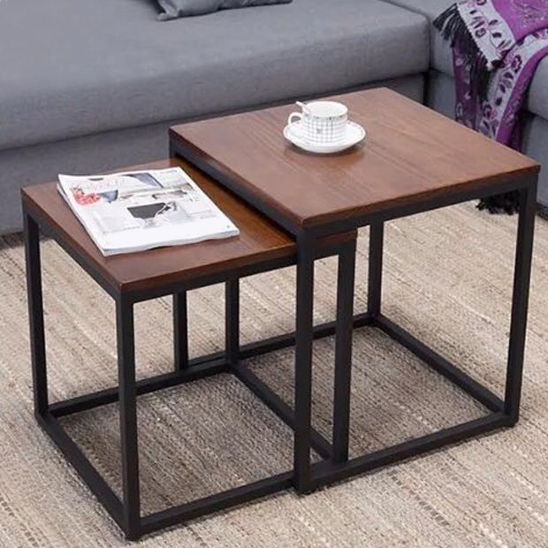 Set di tavolini da caffè nidificante scandinavo con top in legno massiccio e base di ferro