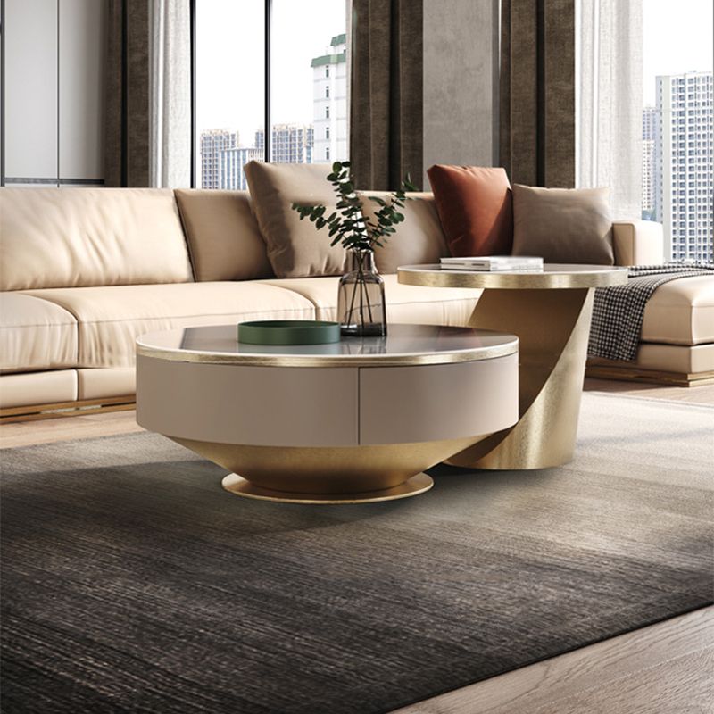 Table basse ronde sur piédestal en acier inoxydable avec dessus en ardoise gris/or