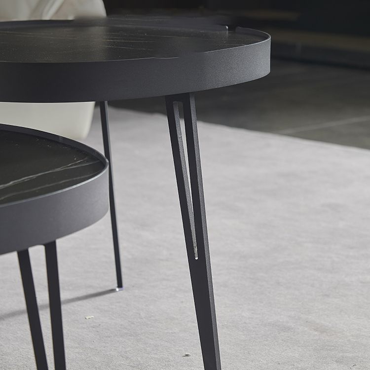 Mesa de cóctel geométrica contemporánea, mesas agrupadas de piedra con 3 patas