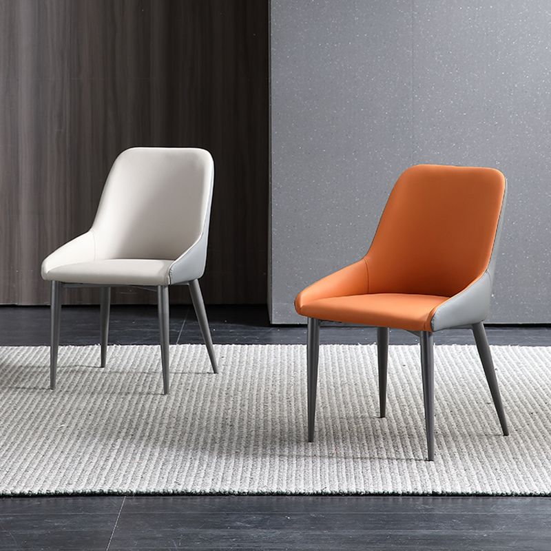 金属製の脚のキッチン用の現代的なダイニングチェアアームサイドチェア