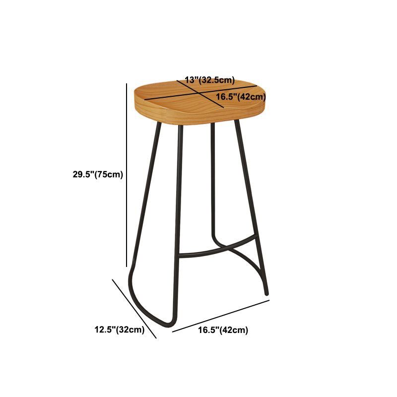 Tabouret de comptoir en bois de style bars de style industriel avec des jambes en métal pour le restaurant