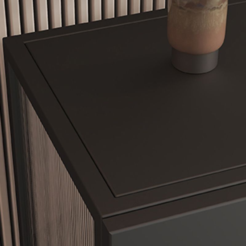 Aparador de cocina con puertas de vidrio Servidor de comedor glamoroso con marco de metal