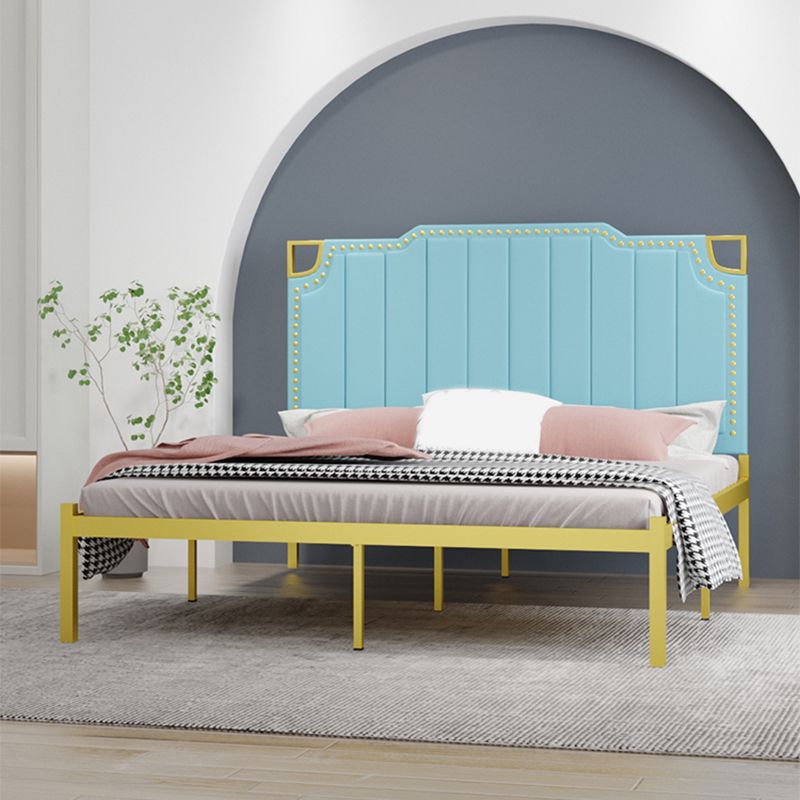 フェイクレザーステップヘッドボードとネイルヘッドトリム付きアイアンベッド