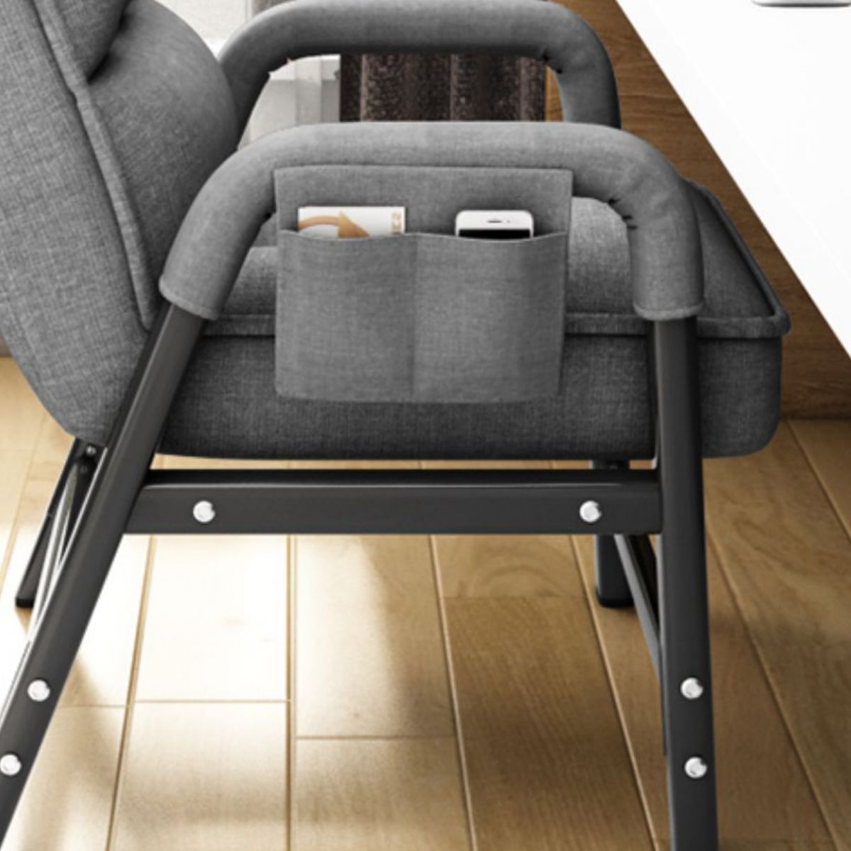 Sedia reclinabile con miscela di lino contemporanea con schiena trapuntata e tasche laterali