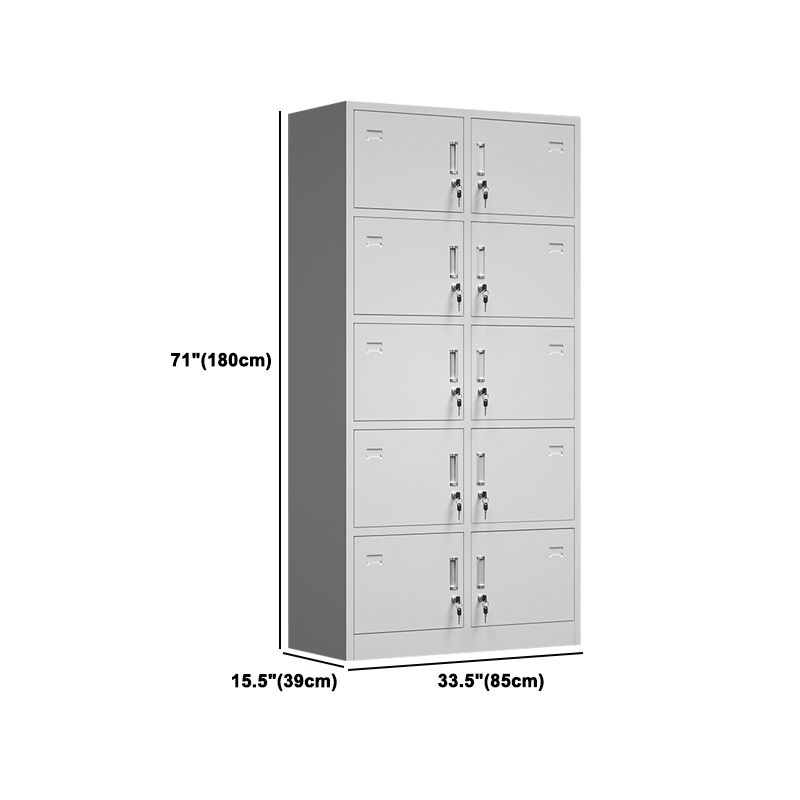 Grijze metalen kast voor badkamer moderne opbergkast met scharnierende deur