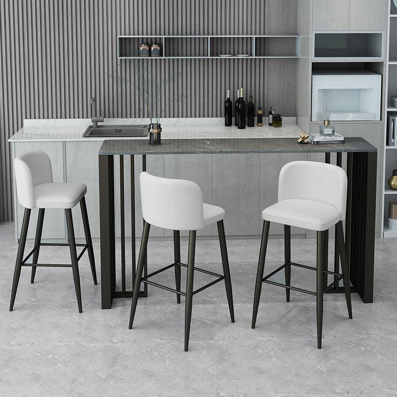 Moderni sgabelli da bar in fico rombina con poggiapiedi con poggiapiedi