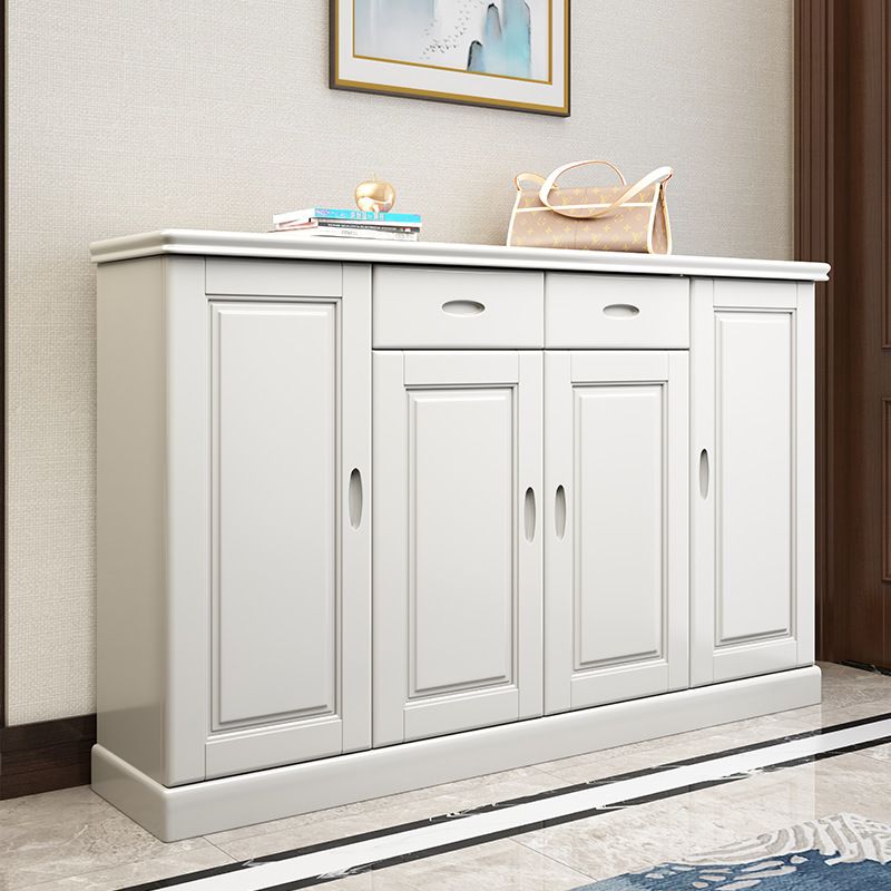 Moderne moderne accentkast uit het midden van de eeuw met laden en planken in rubberwood