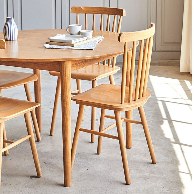 丸いダイニングテーブルモダン4脚木の色固定材のテーブル