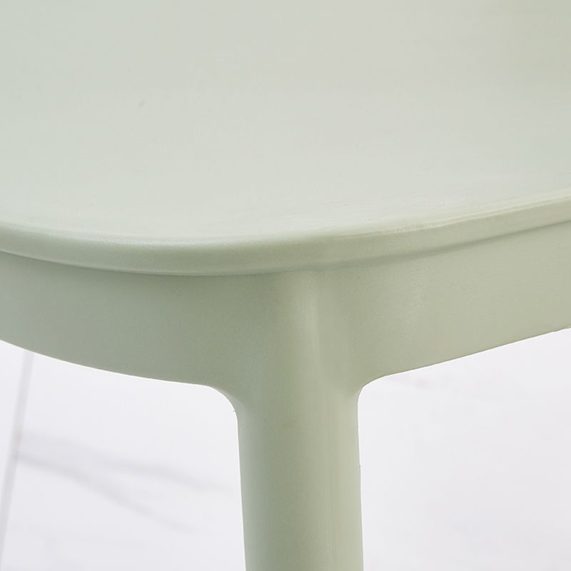 Silla lateral de té de leche escandinava apilada acabado mate silla de comedor de plástico