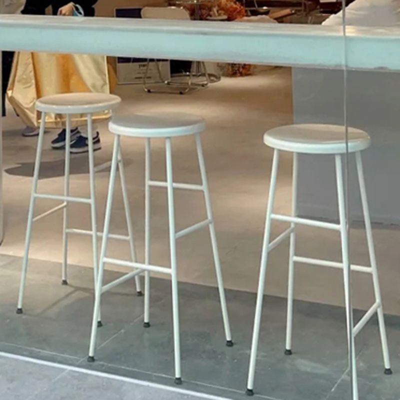 Gambe metalliche contemporanee sgabello da bar per interni in legno massiccio