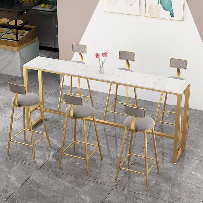 Tavolo da pranzo in pietra rettangolare tavolo da pranzo industriale con base di cavalletto dorato