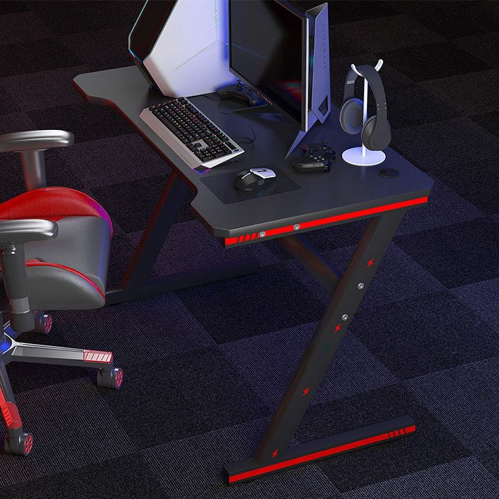 Escritorio de dormitorio de color negro con mesa de acero