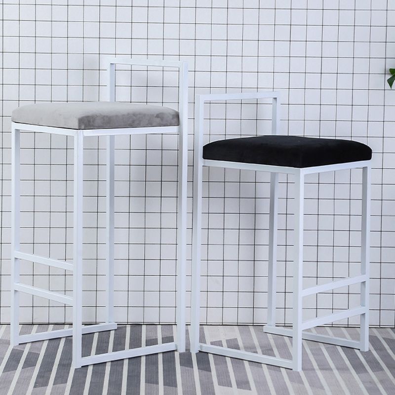 Modern Style Metal Bar Stool with Footrest and Low Back Bistro Bar Stool for Kitchen Clearhalo 'Bar Furniture' 'Bar Stools' 'bar_stools' 'furn' 'furn_bar_stools' 'furniture_bar_stools' 'Kitchen & Dining Furniture' 'kitchen&dining_furn' 'kitchen' 'kitchen_furn' Furniture' 1200x1200_2dabfc20-7b31-4b87-9665-3d2dfe3900d2