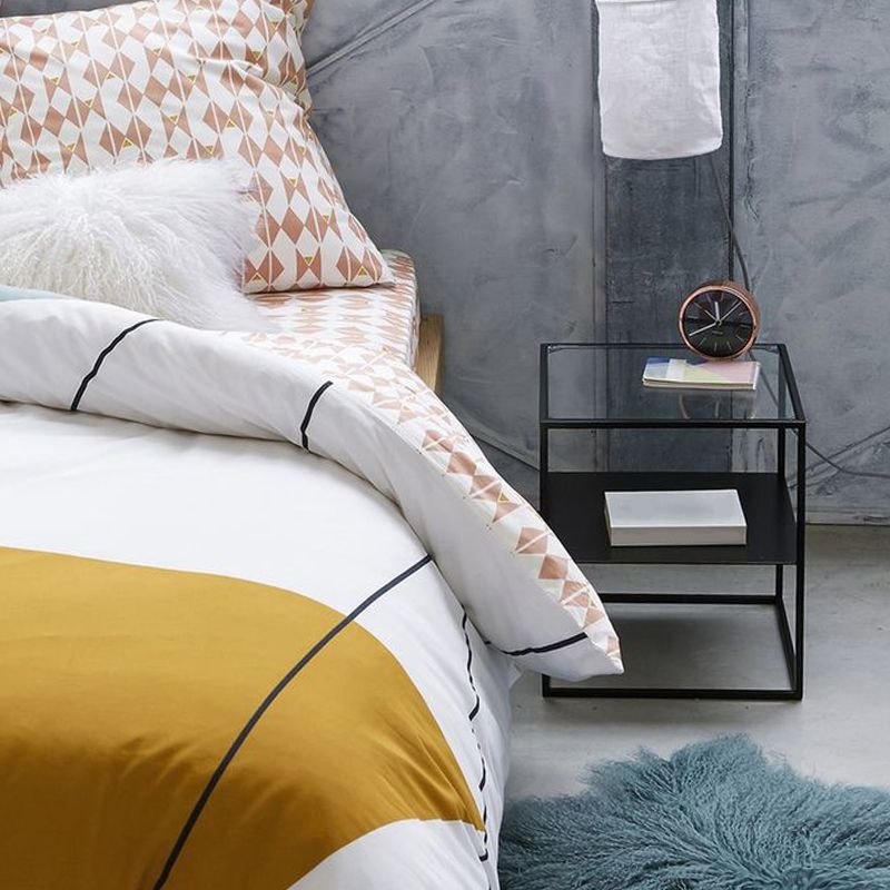 モダン18インチHナイトテーブルメタルガラストップオープンストレージナイトスタンド