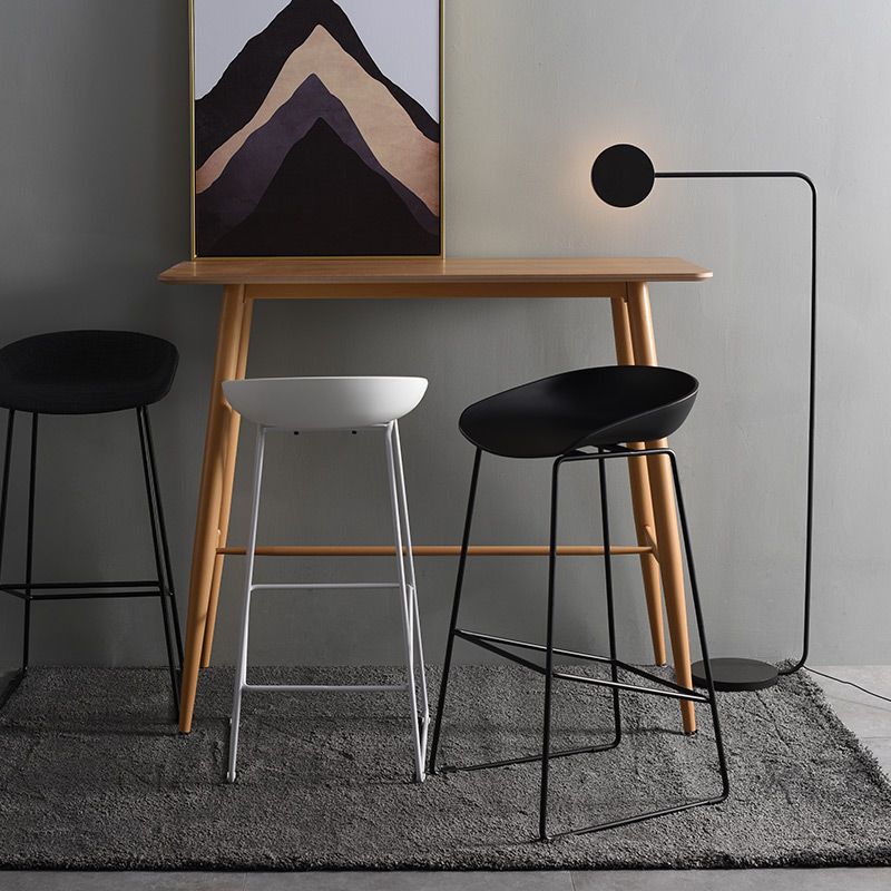 Scandinavian Style Barstool Plastic Low Back Bar Stool with Footrest