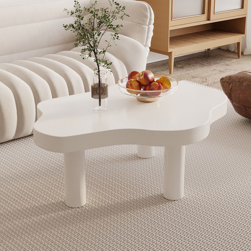 Table basse simple en bois massif, table basse à 3 pieds de forme libre