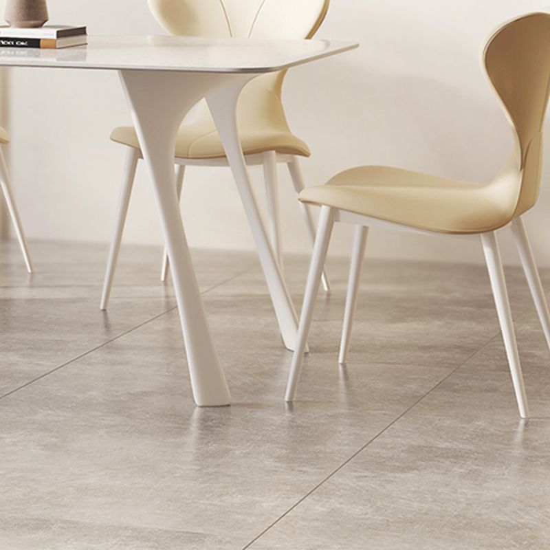 Mesa rectangular medieval moderna de piedra sinterizada con base de metal y 4 patas