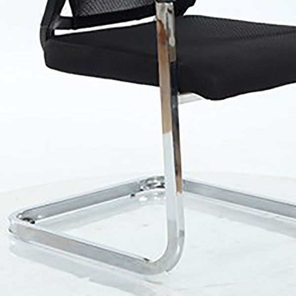 Zwarte moderne bureaustoel geen wielen vaste armen gestoffeerd geen pijnlijke bureaustoel