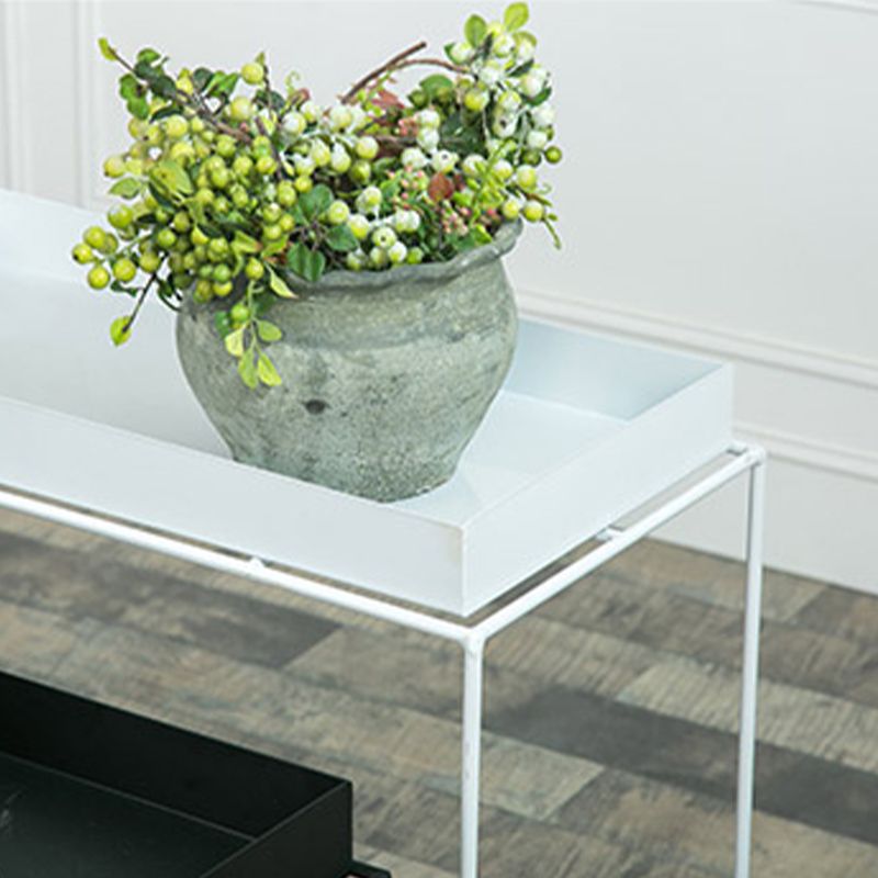 Mesa de metal de la mesa de esquina negra de mediados del siglo