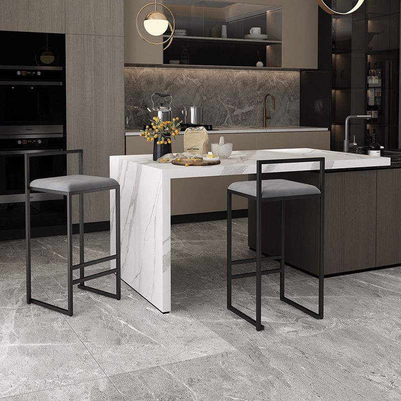 Negozio di gioielli contemporanei con bancono