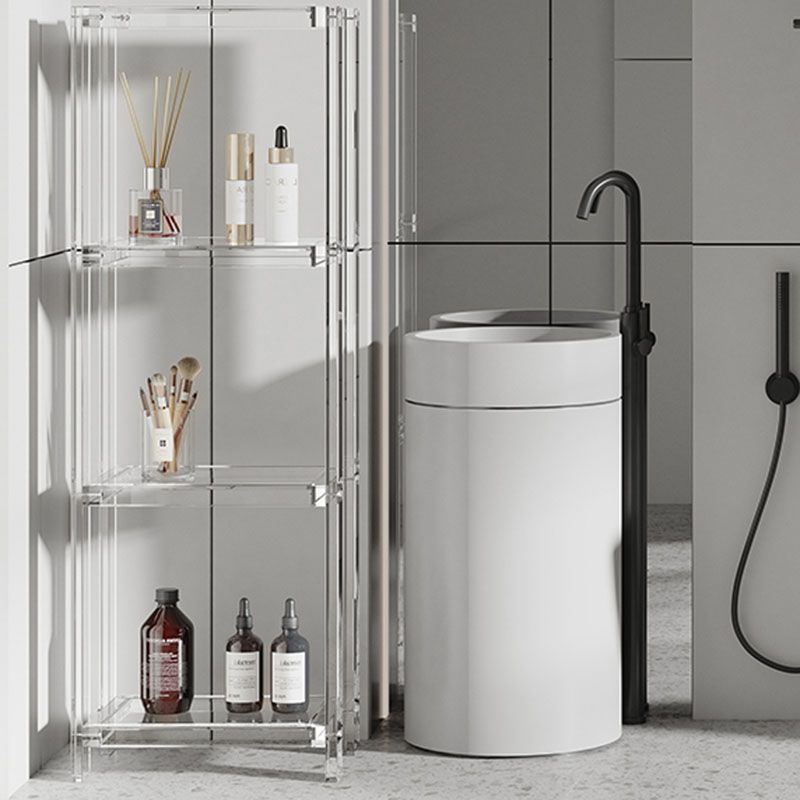 Libreria di libreria standard aperta contemporanea con scaffali