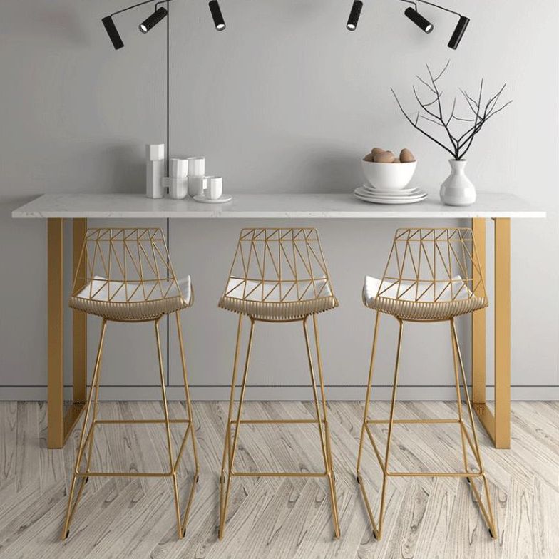 Stenen balktafel traditionele luxe rechthoekige bar eettafel met sleeënbasis in goud