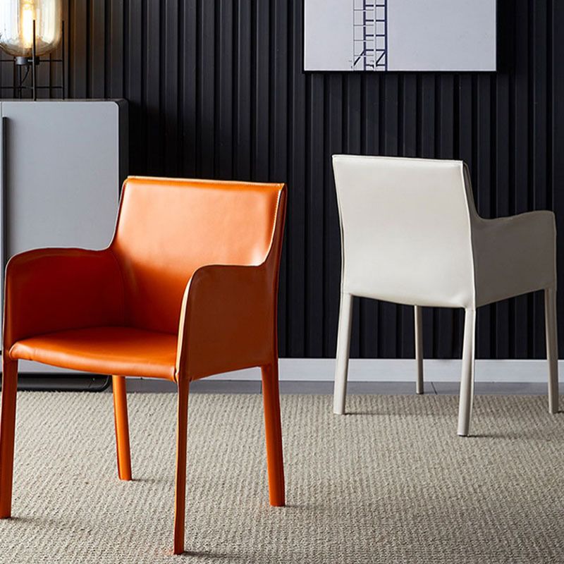 現代的なレザーダイニングルームチェアメタルダイニングアームチェアレストランで使用する