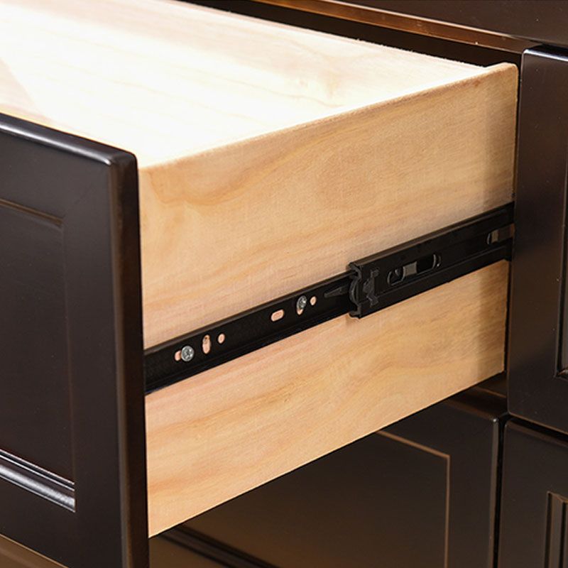 Tradizionale comatatore in legno per la camera da letto con cassetto