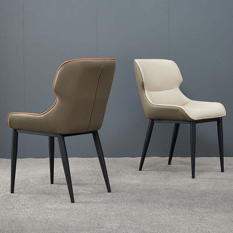 Chaise de finale finale mate avec jambes noires chaise latéral contemporaine pour salle à manger