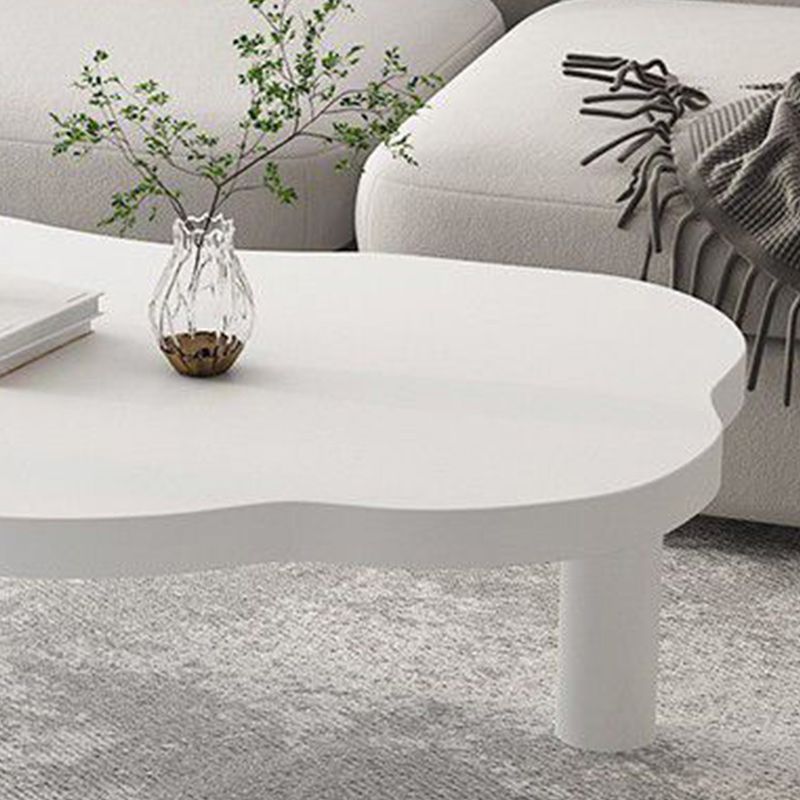 Table basse scandinave en bois massif blanc