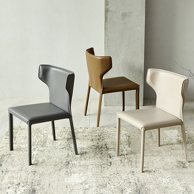 Silla de interior contemporánea de metal acabado mate silla lateral de ala