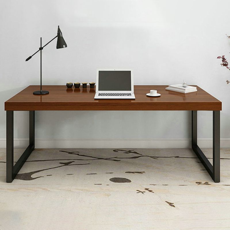 Scrivania di scrittura in legno di pino marrone rettangolare in ferro di ferro da stiro