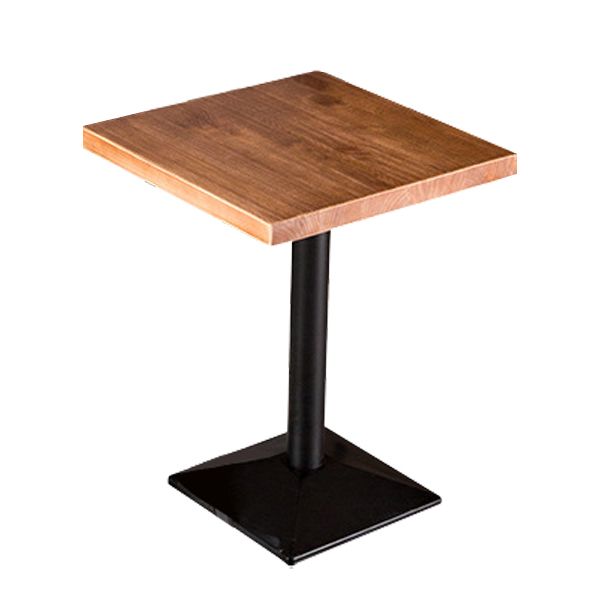 Moderne eettafel met bruine houten eettafel voor keuken
