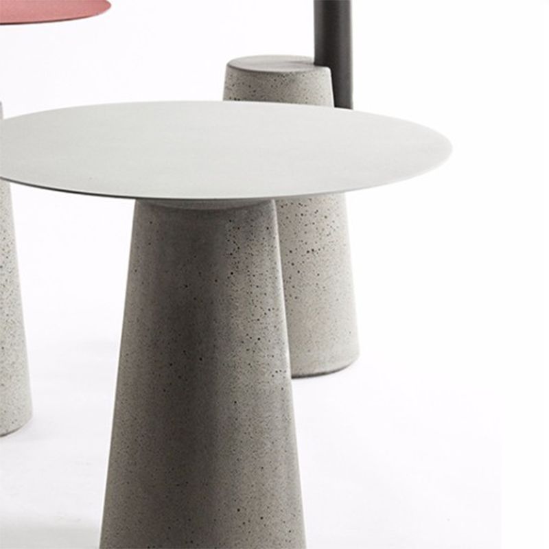 Tabella laterale superiore del ferro in calcestruzzo di divano di divano laterale tavolo