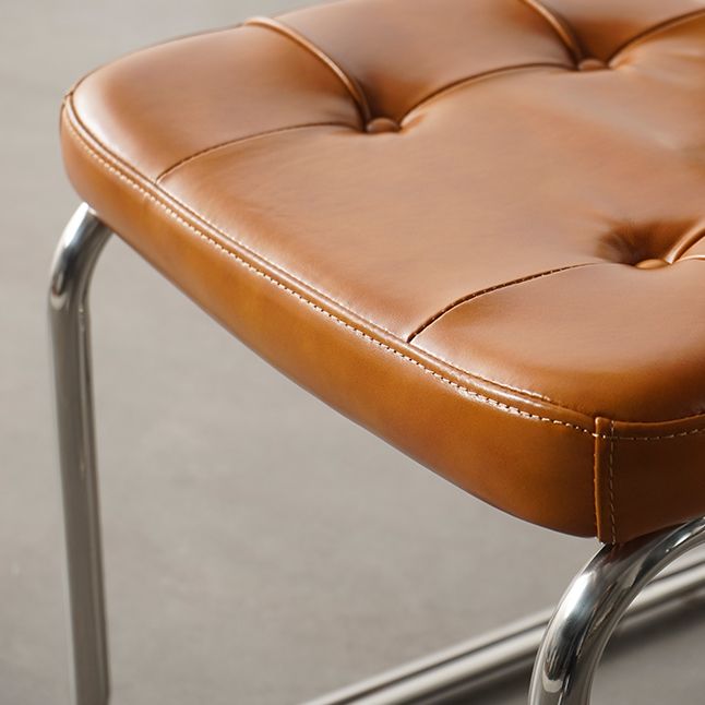 Moderne rugleuning kussenstoel met metalen basis voor eetkamer