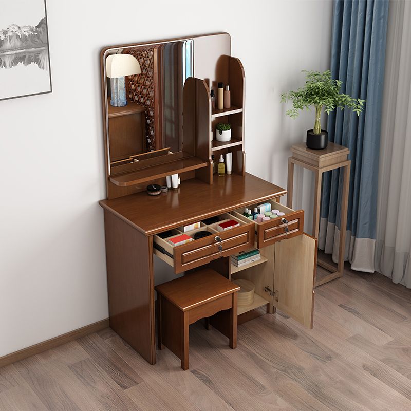 Tradition de coiffeuse de la maison de maquillage de maquillage avec miroir