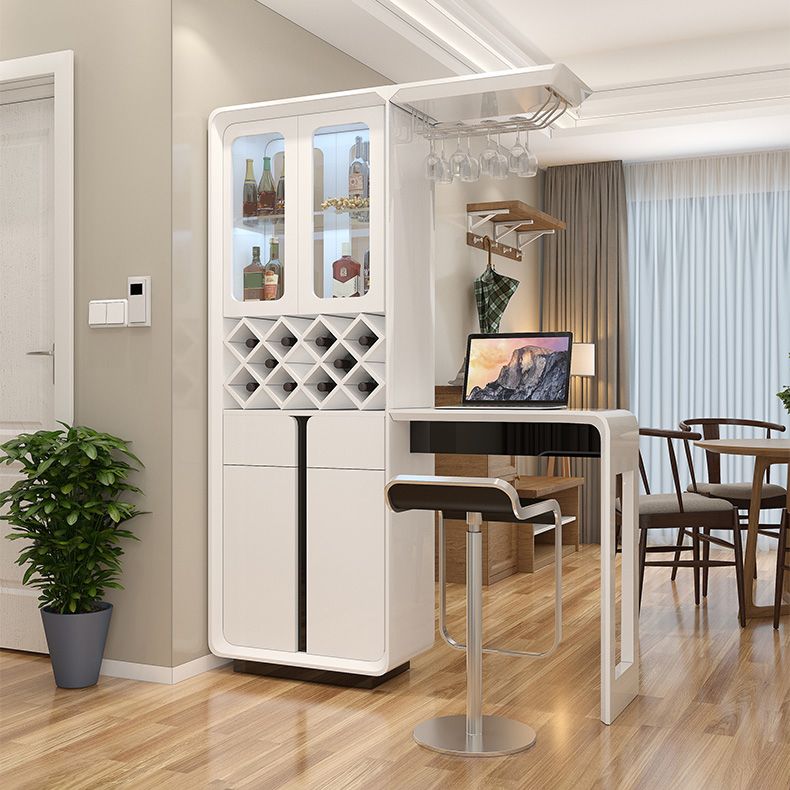 Moderne rechthoekige bartafel van kunsthout met wijnkast voor de woonkamer