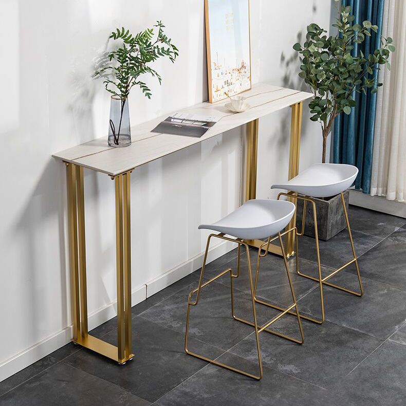 Bartisch aus gesintertem Stein, moderner Esstisch, Bartisch mit Gold- und Metallbasis