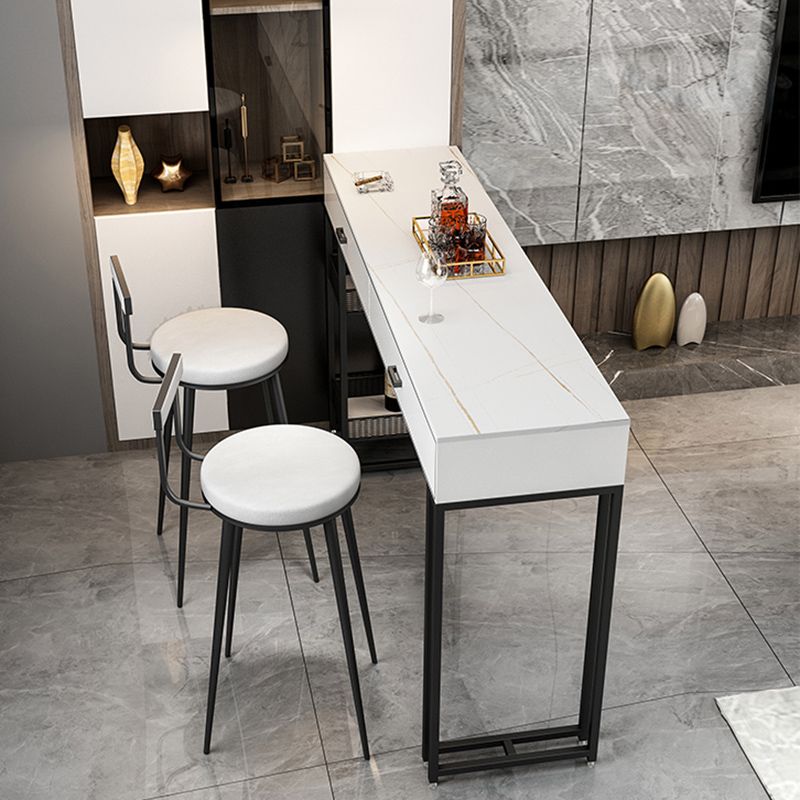 Bistro-bartafel van gesinterd steen, onderstel met goudkleurig frame en lades