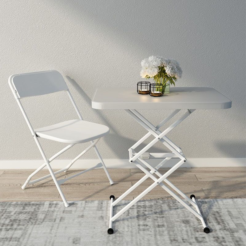 白い金属製の脚を持つ長方形の折りたたみ折りたたみ式オフィスデスク