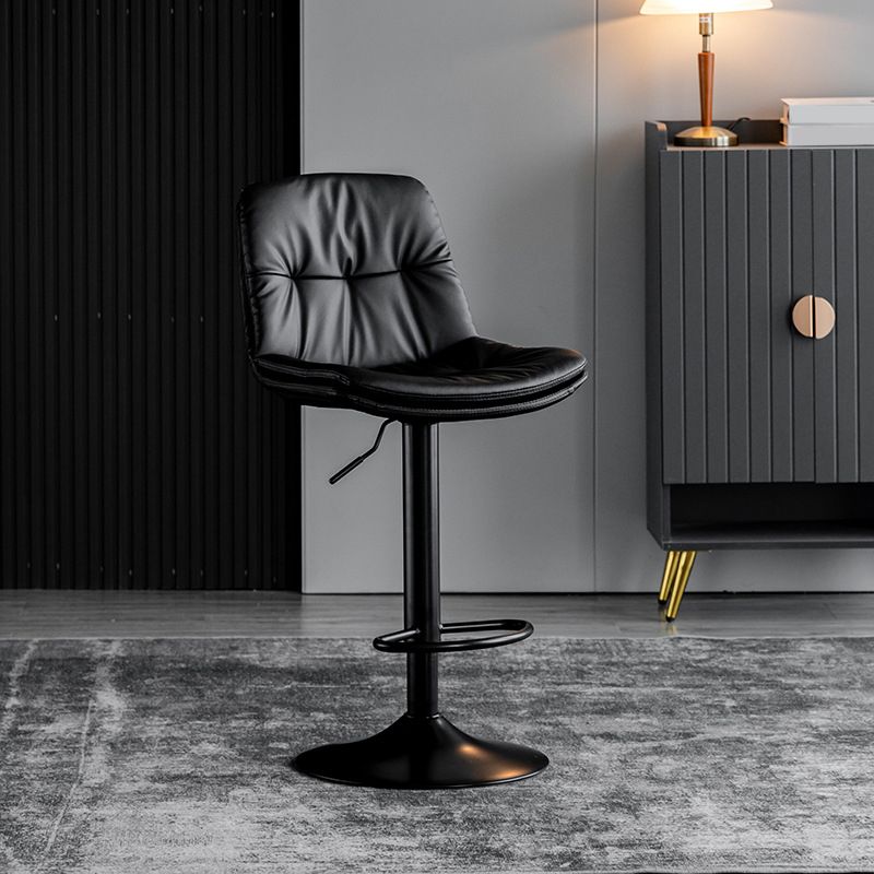 Sgabello da bar scandinavo in metallo, ecopelle, con schienale basso e base in ferro