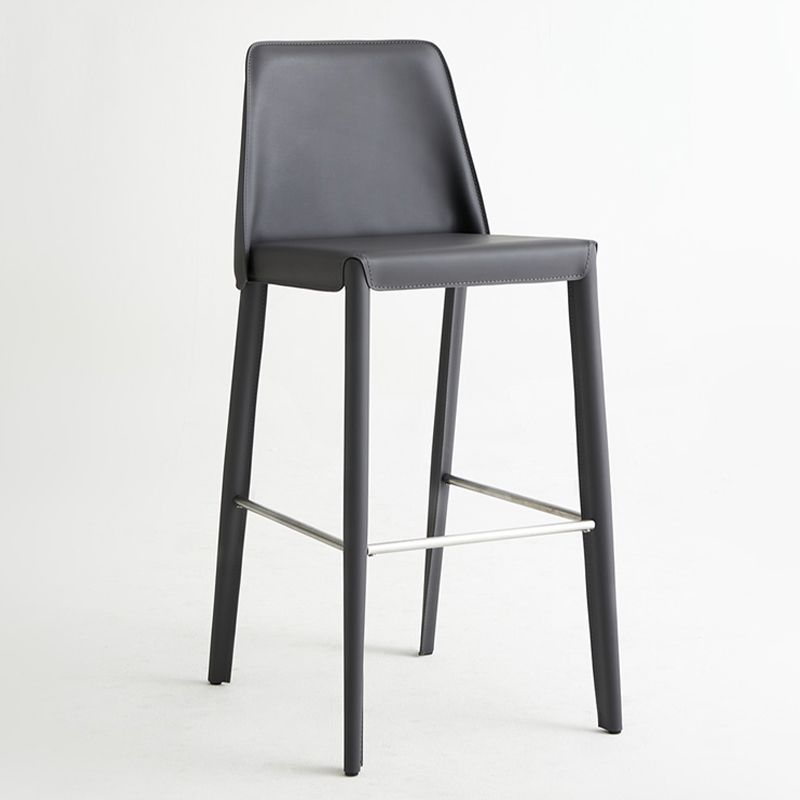 Sgabelli da bar in stile in pelle finta con lo schienale