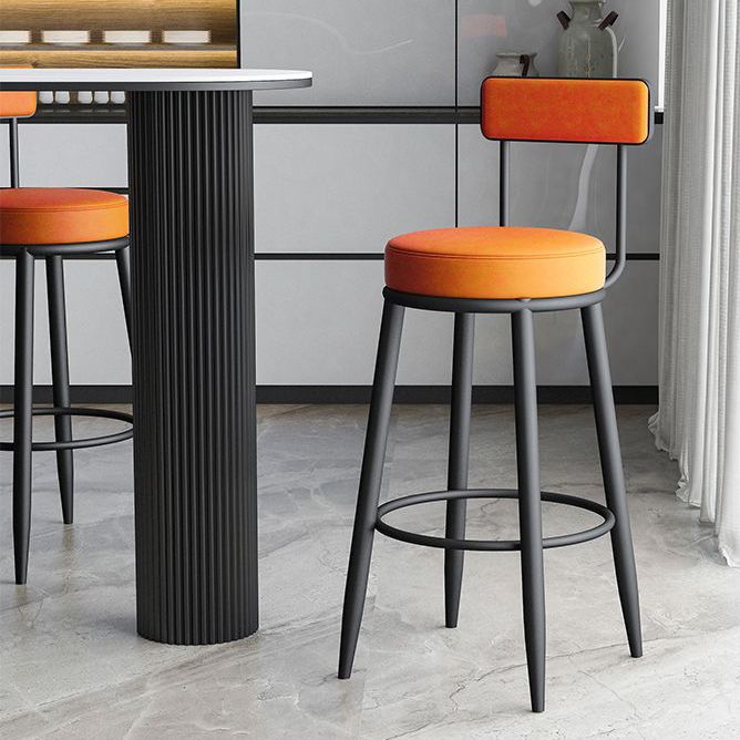 1/5-teiliges Barhocker- und Tischset. Industrielles ovales Bartisch-Set