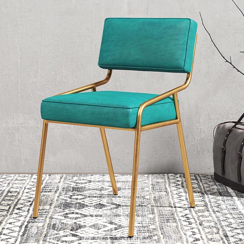 Zeitgenössischer Esstuhl offener gepolsterter Stuhl im matten Finish offen