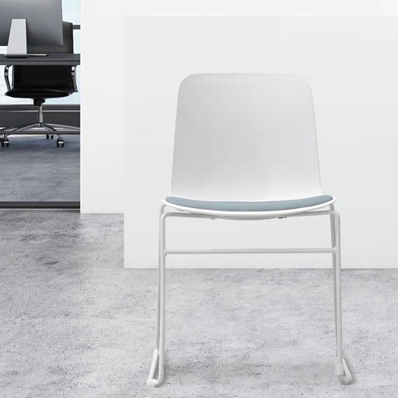 Eigentijdse bureaustoel geen pijnlijke armloze conferentiestoel