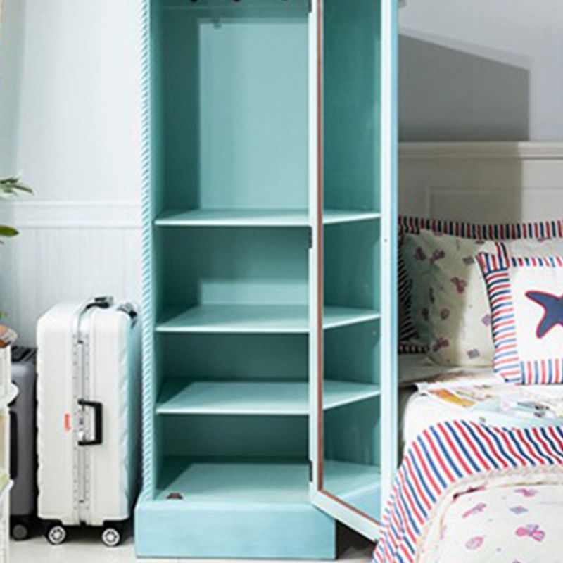 Armadio per armadio per armadio per camera da letto in stile cottage con asta di abbigliamento