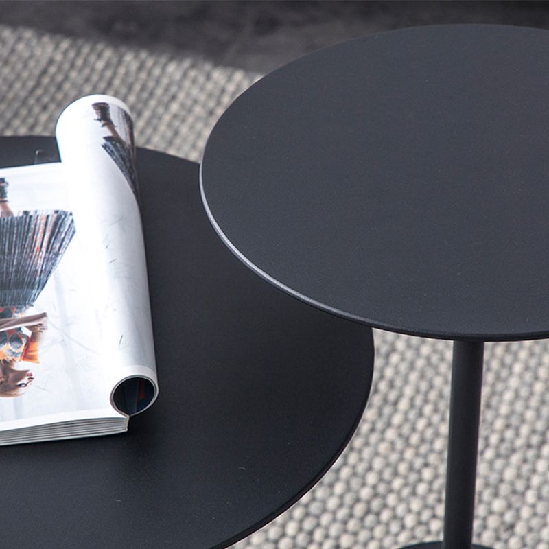 Tavolo laterale moderno di piedistallo rotondo in metallo e tavolo laterale in marmo