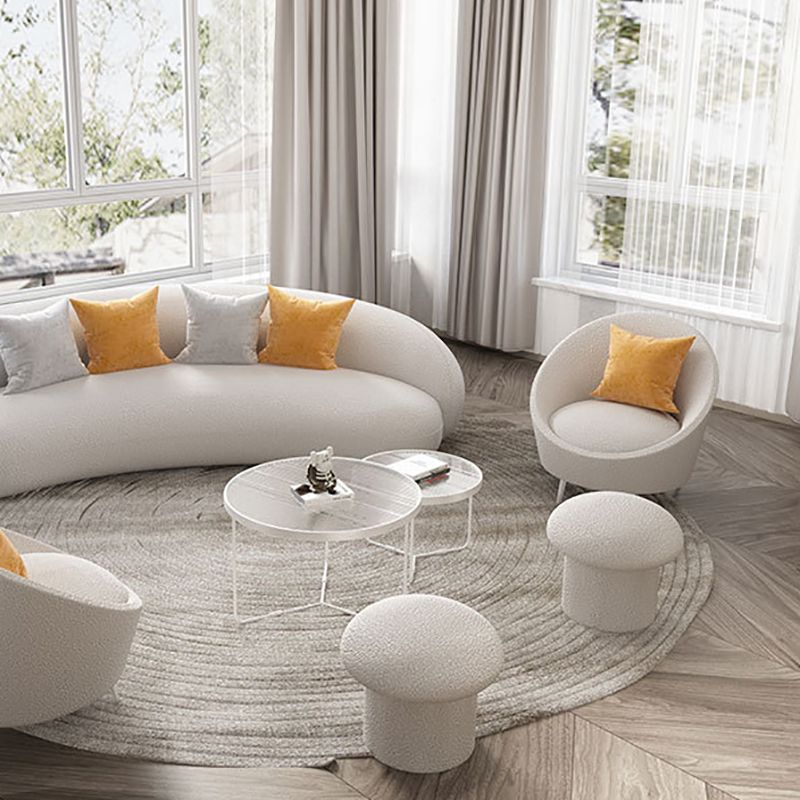 Eigentijdse woonkamer stof smoking armkussens witte zitplaatsen