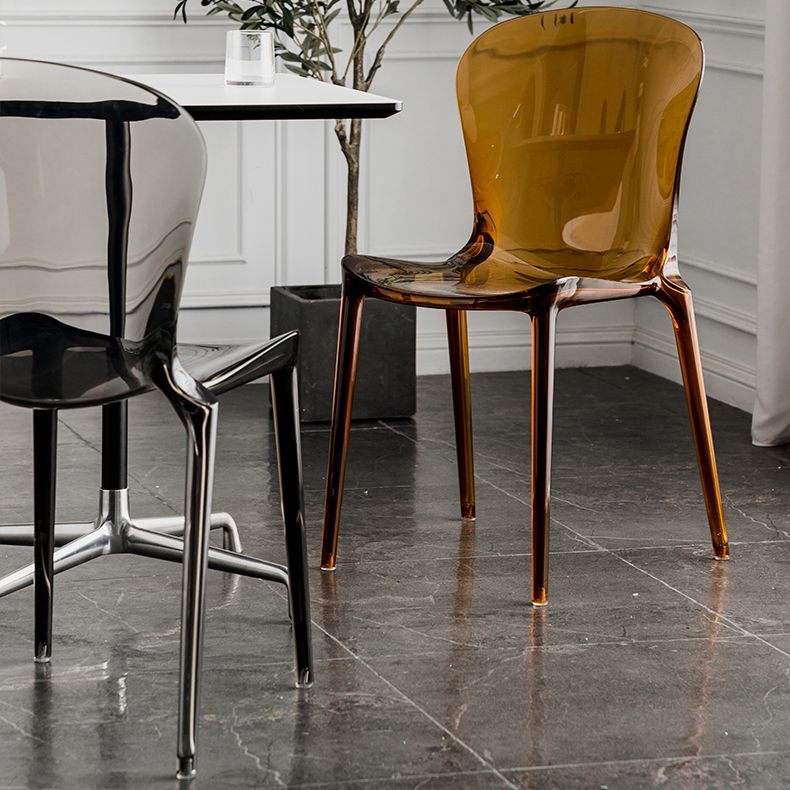 Eetkamer armloze eetkamerstoel plastic stapel zijkant